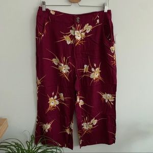 NWT ModCloth-Red Crop Pants Floral Print